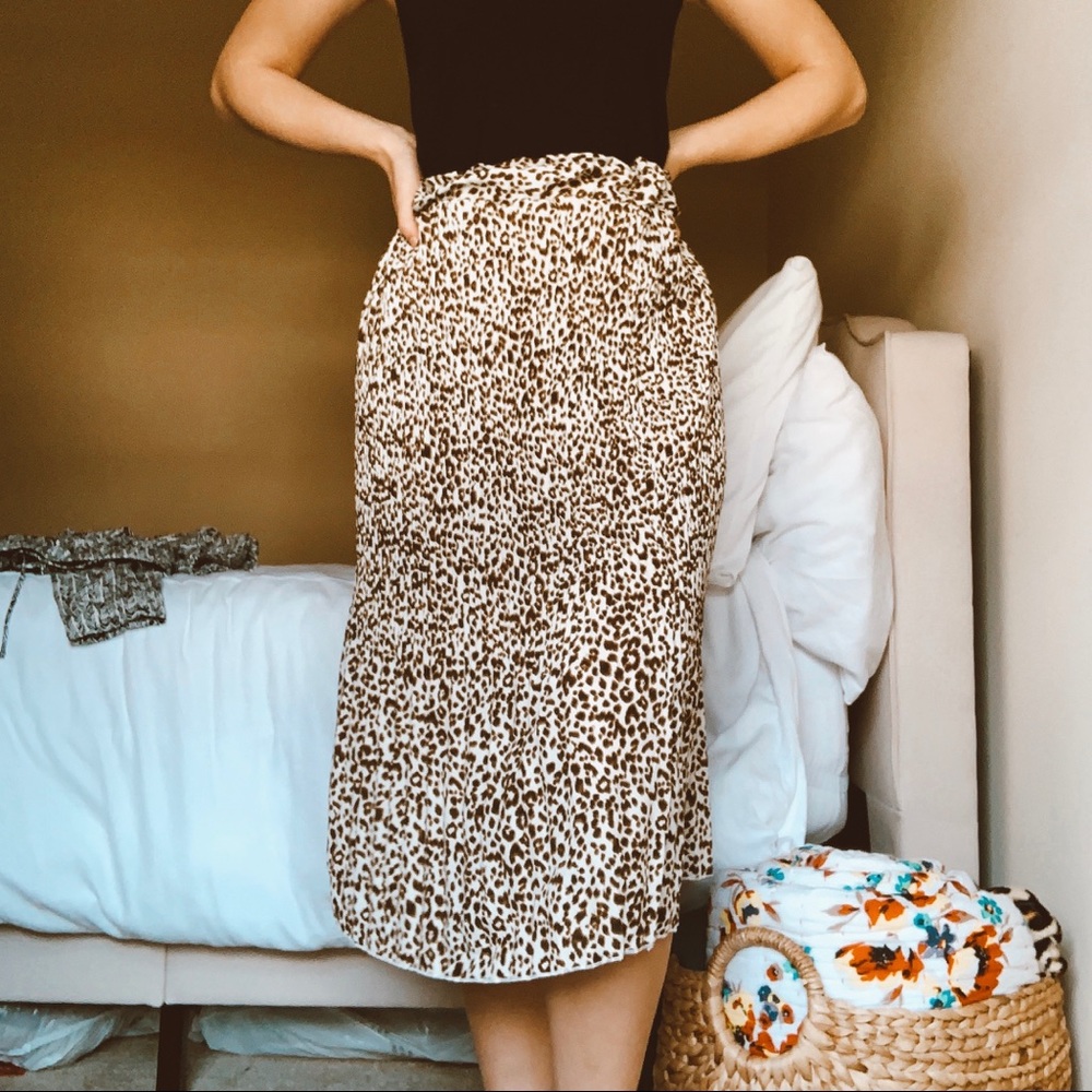 Leopard pleated midi skirt